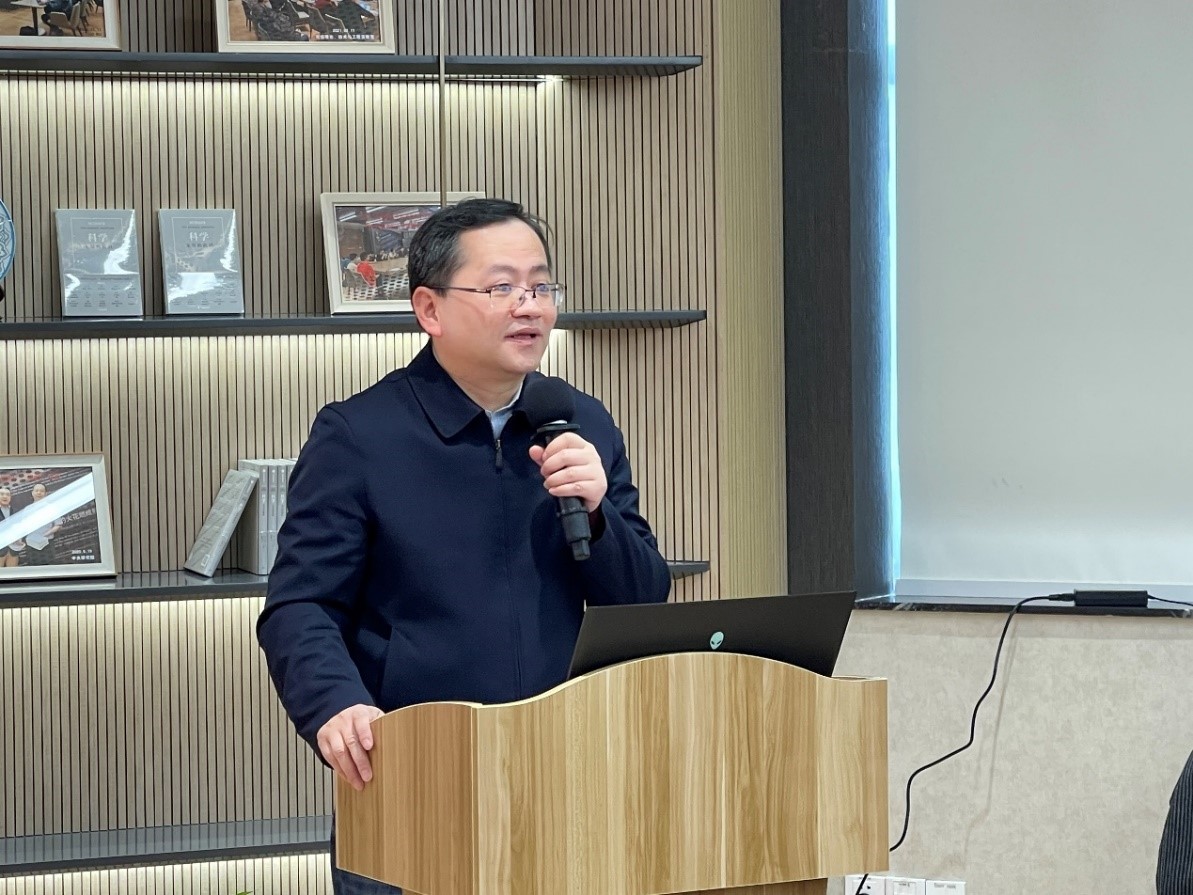 1642418436830040427.jpg 图片2-51风流
副校长 朱新远.jpg