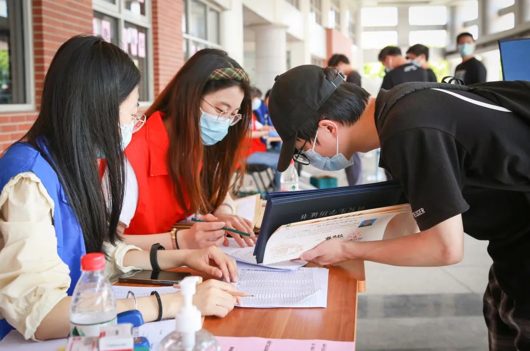 1653435539583084480.jpg 3.jpg