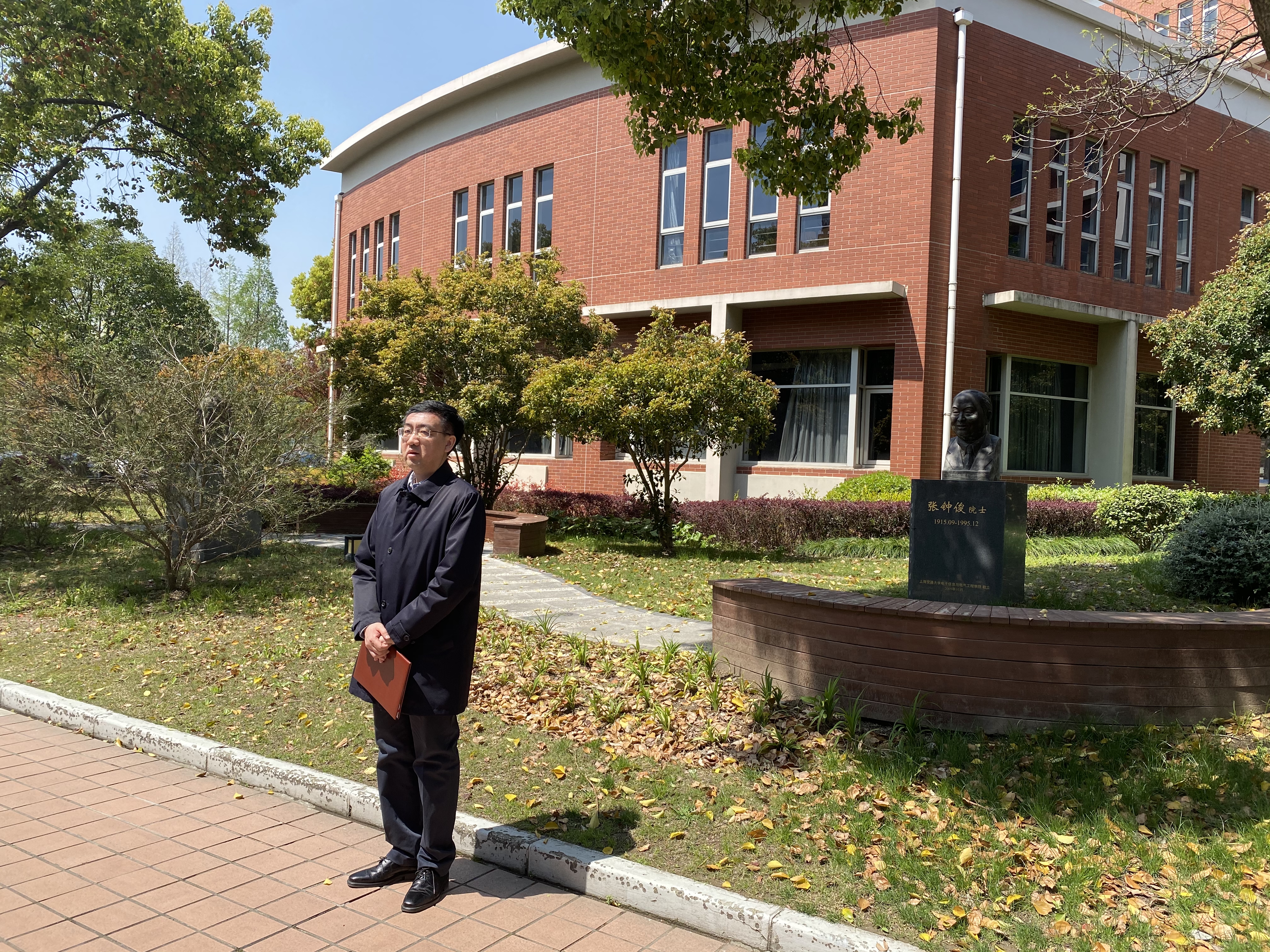 图片2-系主任杨博主持此次纪念活动.jpg 图片2-系主任杨博主持此次纪念活动.jpg