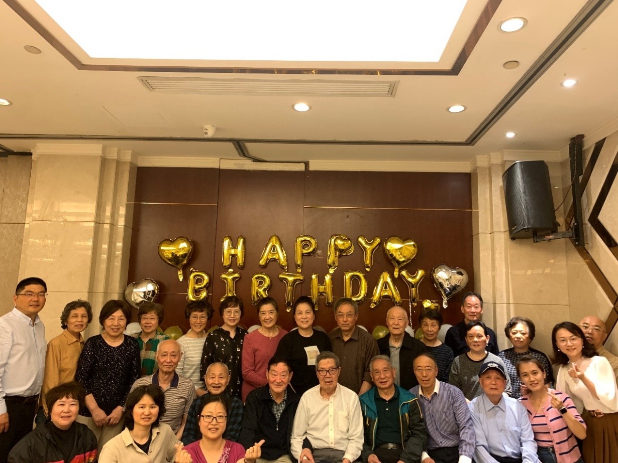 合影.jpg 合影.jpg