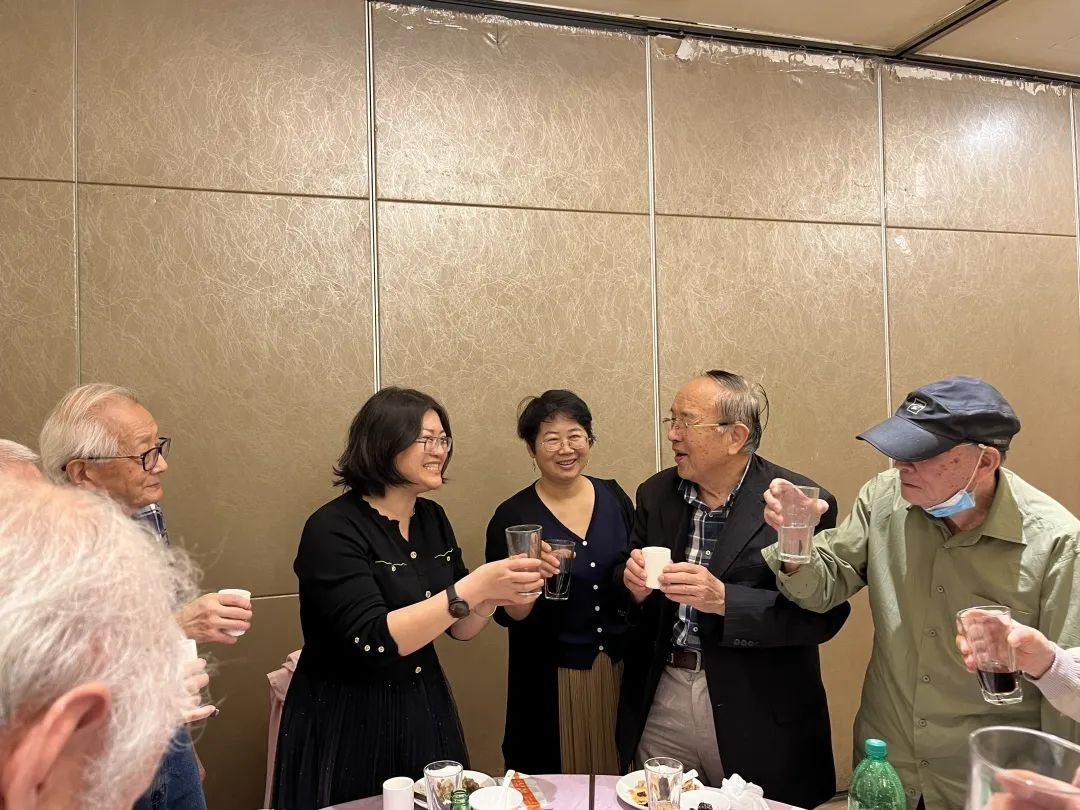 图2陶书记向所有老领导、老教师们表示感谢.png 图2陶书记向所有老领导、老教师们表示感谢.png